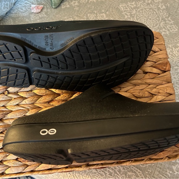 Black Slip-On Clogs - Picture 4 of 7